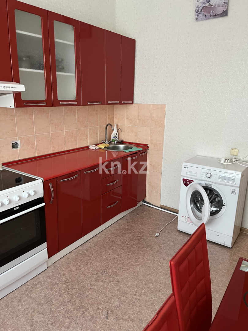 Аренда 2-комнатной квартиры, 60 м², пр. Шахтеров, дом  74 в Караганде - фото 7