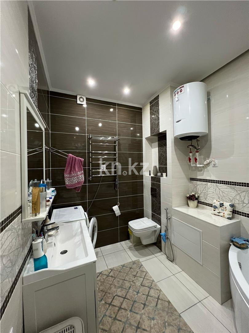 Продажа 3-комнатной квартиры, 127 м², ул. Аманжолова, дом  96/1 в Караганде - фото 12