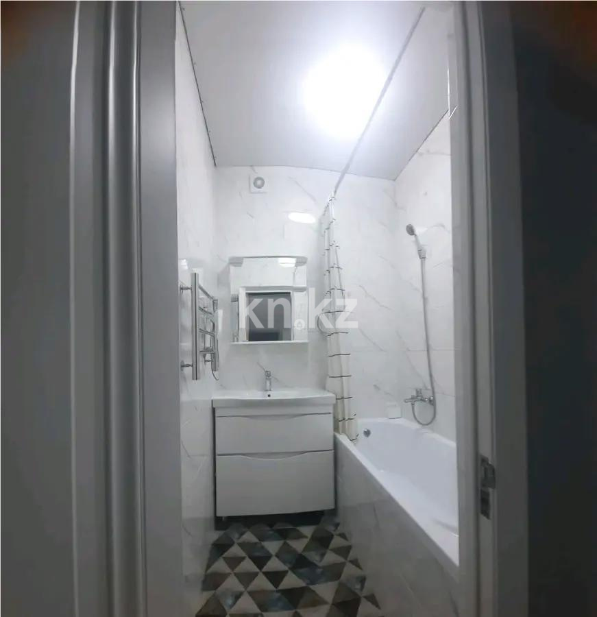 Продажа 2-комнатной квартиры, 68 м², 067 учетный квартал, дом  456/4 в Караганде - фото 4