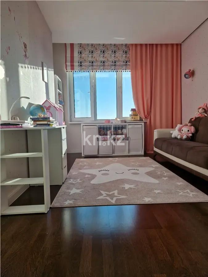Продажа 4-комнатной квартиры, 130 м², пр. Кабанбай батыра, дом  11 в Астане