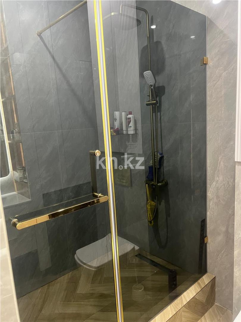 Продажа 3-комнатной квартиры, 75 м², ул. Муканова в Караганде - фото 11