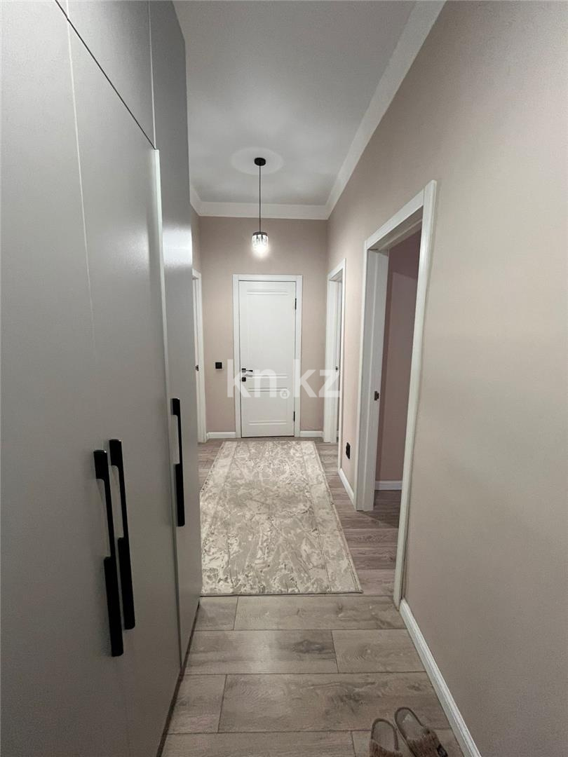 Продажа 2-комнатной квартиры, 65 м², ул. Муканова в Караганде - фото 18