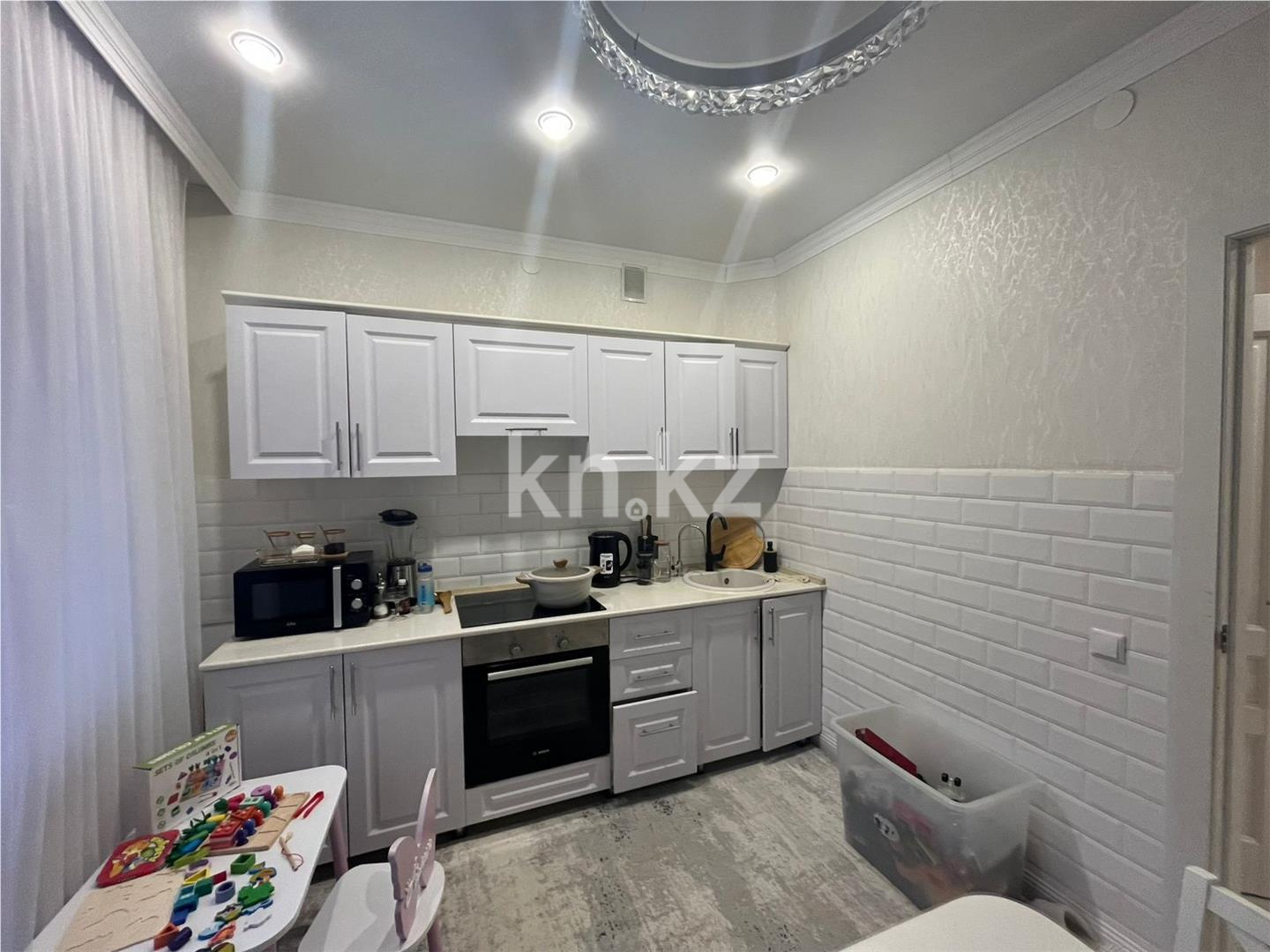 Продажа 3-комнатной квартиры, 70 м², ул. Сатыбалдина в Караганде - фото 13