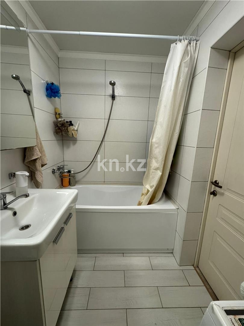 Продажа 3-комнатной квартиры, 61 м², ул. Аманжолова в Караганде - фото 15