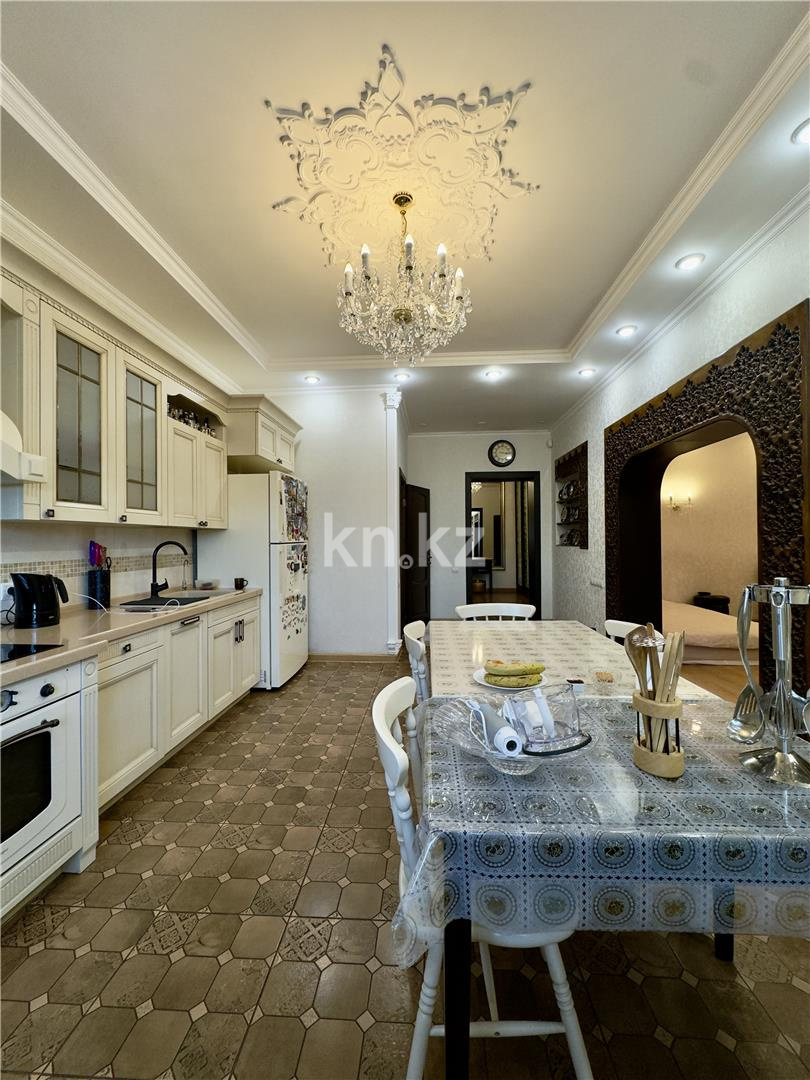 Продажа 5-комнатной квартиры, 217 м², ул. Аманжолова, дом  41 в Караганде - фото 20