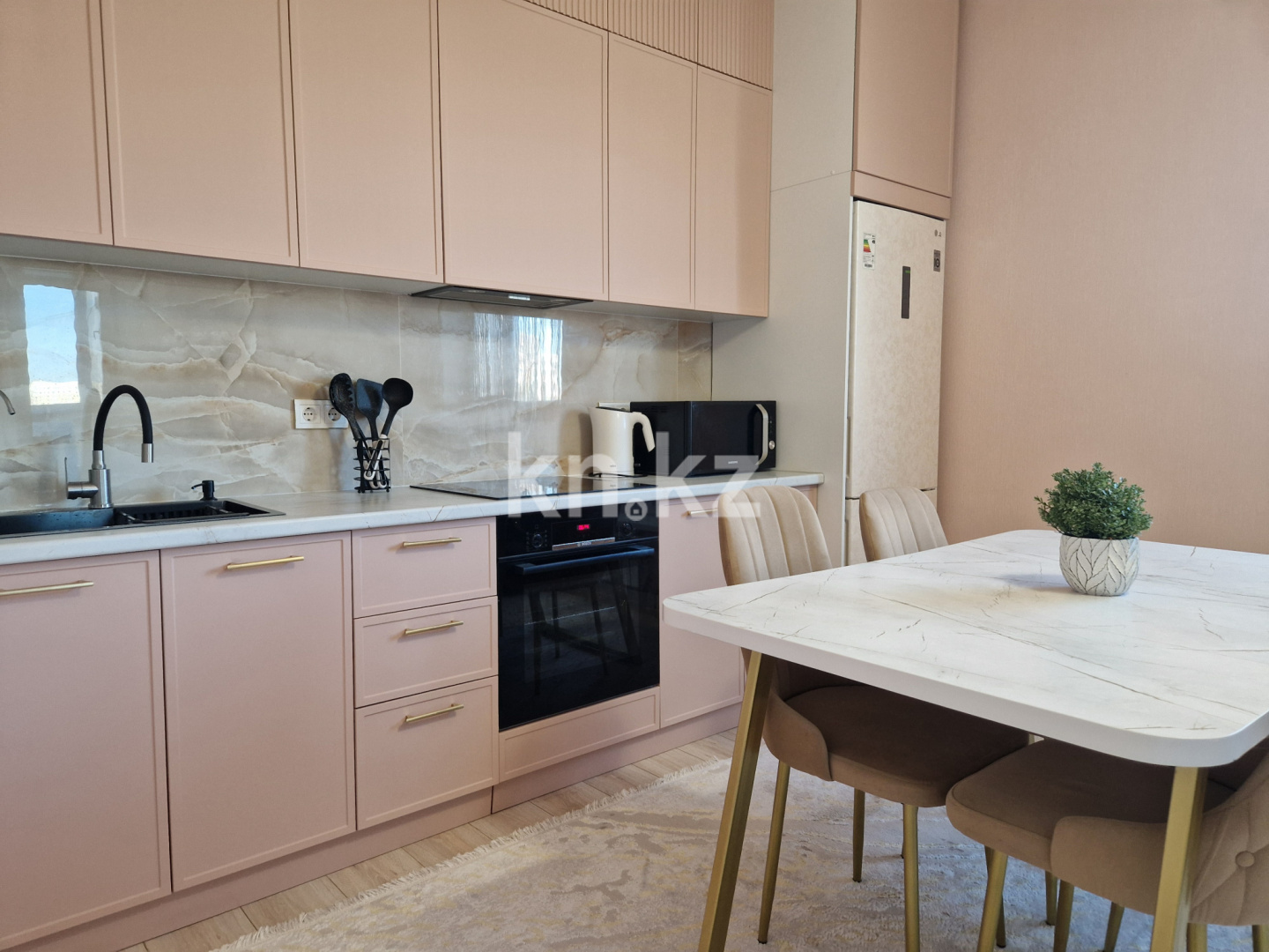 Аренда 2-комнатной квартиры посуточно, 55 м², ул. Керей, Жанибек хандар, дом  2/1 - Туран/Кардио-хирургическая больница/Онко-центр в Астане - фото 12