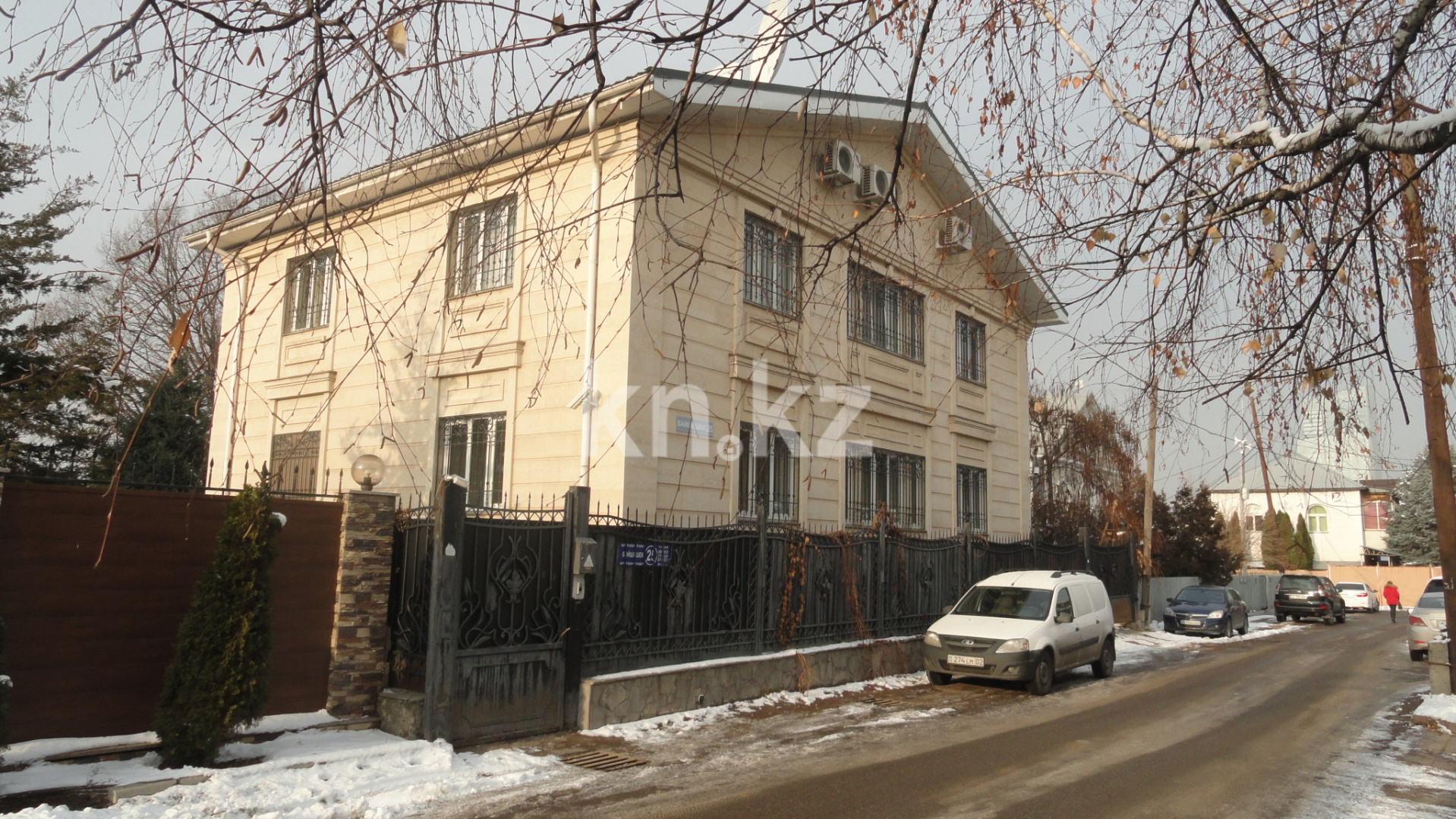 Продажа 8-комнатного дома, 384 м² в Алматы