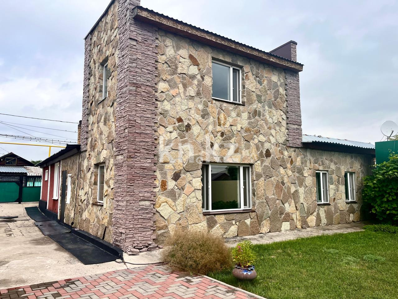 Продажа 7-комнатного дома, 140 м² в Караганде