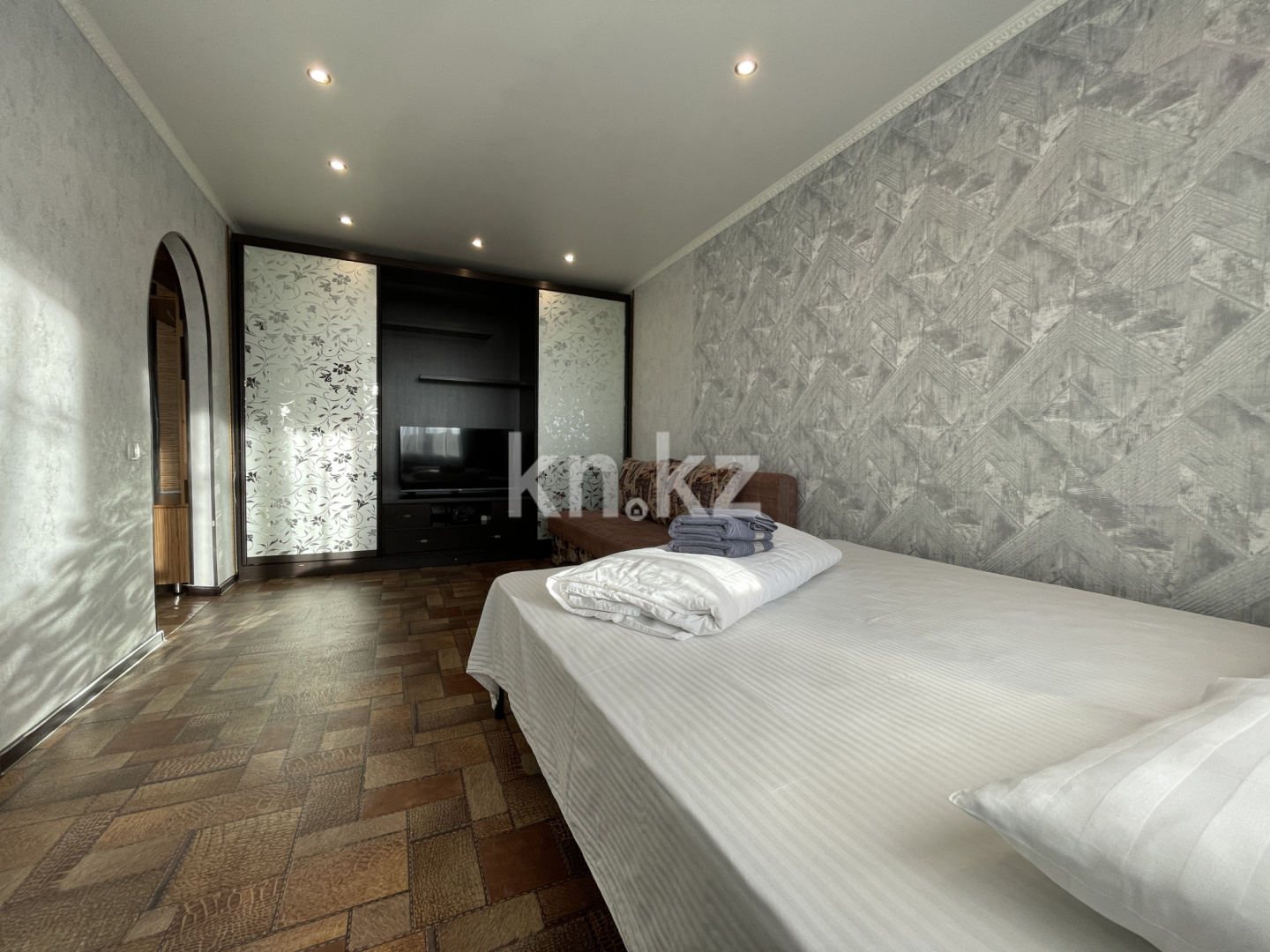 Аренда 1-комнатной квартиры посуточно, 1 м², Абая, дом  81 в Петропавловске