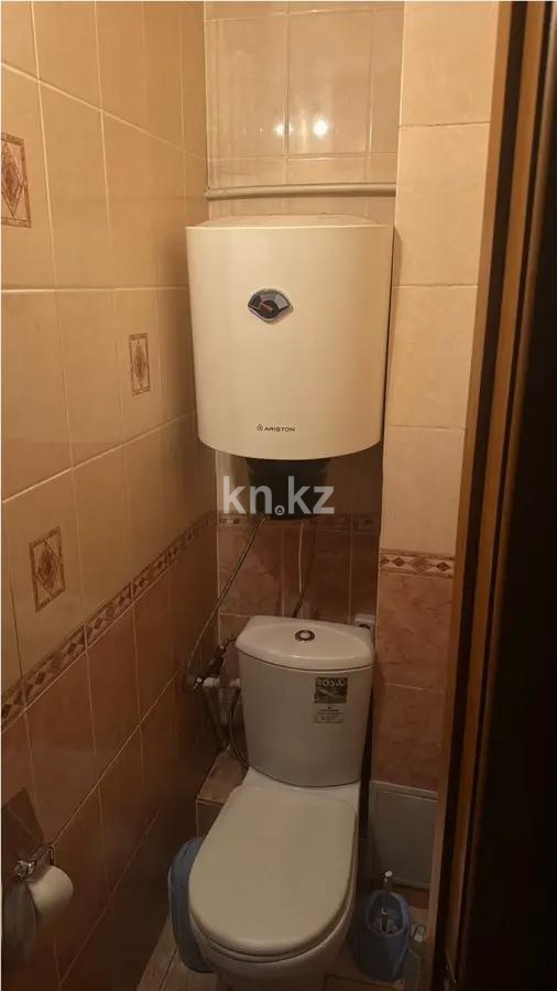 Продажа 4-комнатной квартиры, 61 м², 16 мкр., дом  39 в Караганде - фото 5