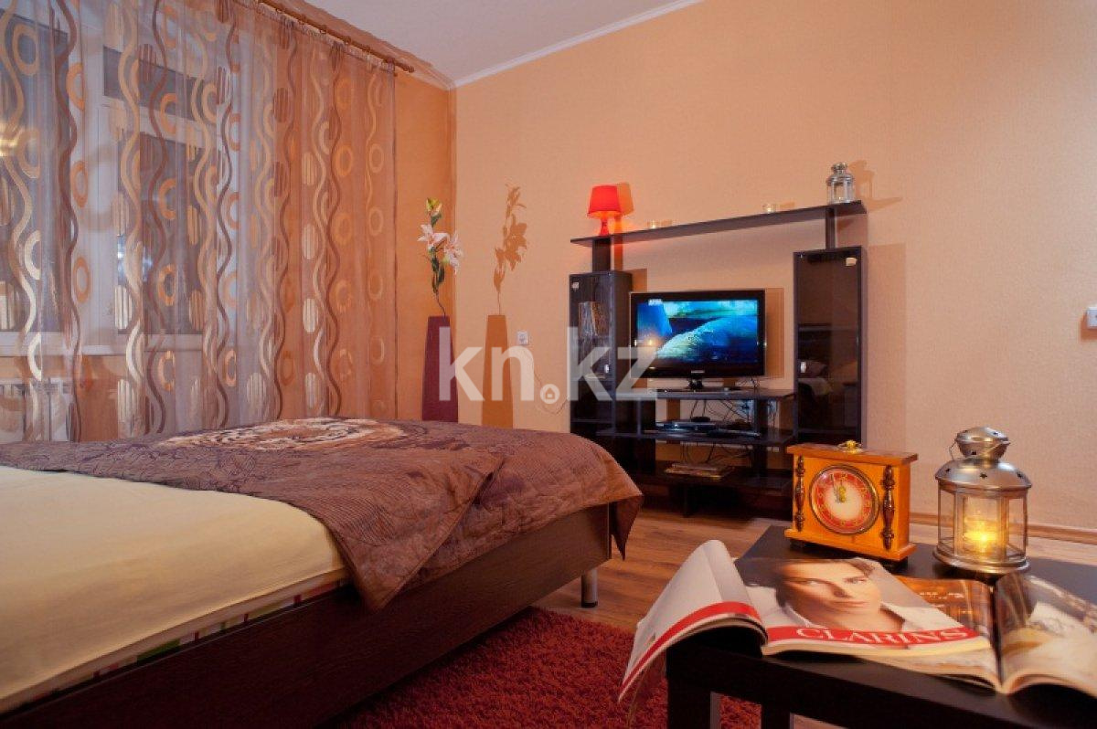 Аренда 1-комнатной квартиры посуточно, 33 м², пр. Бухар-жырау, дом  70 в Караганде