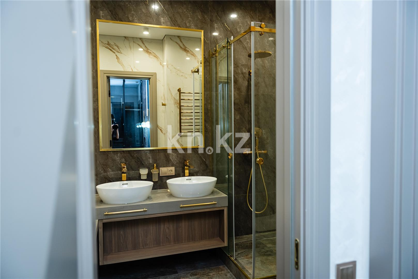 Продажа 6-комнатной квартиры, 345 м², ул. Муканова, дом  53 в Караганде - фото 32