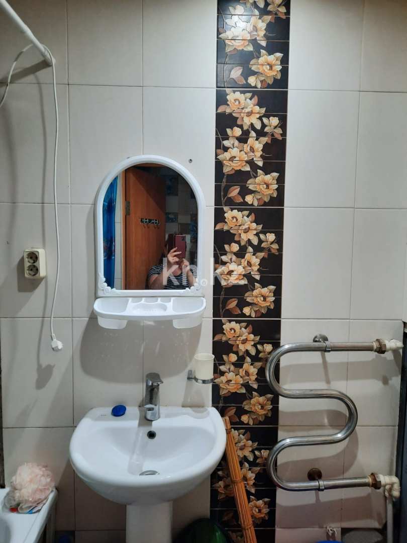 Продажа 3-комнатной квартиры, 48 м², 22-й мкр., дом  3д в Караганде - фото 9