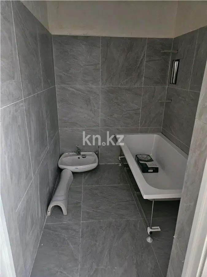 Продажа 1-комнатной квартиры, 40 м², ул. Жолымбет, дом  65 в Алматы - фото 4