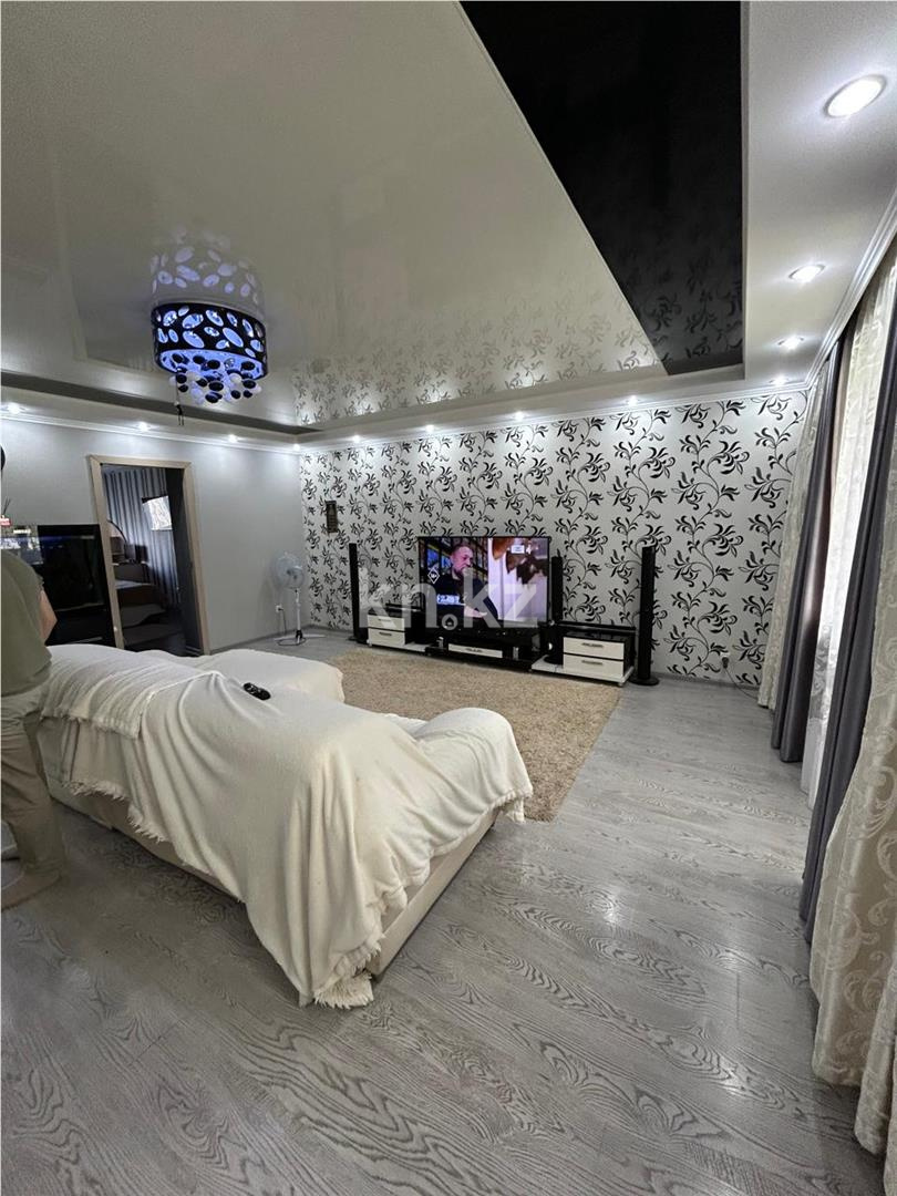 Продажа 4-комнатной квартиры, 93 м², ул. Аманжолова, дом  21 в Караганде - фото 2