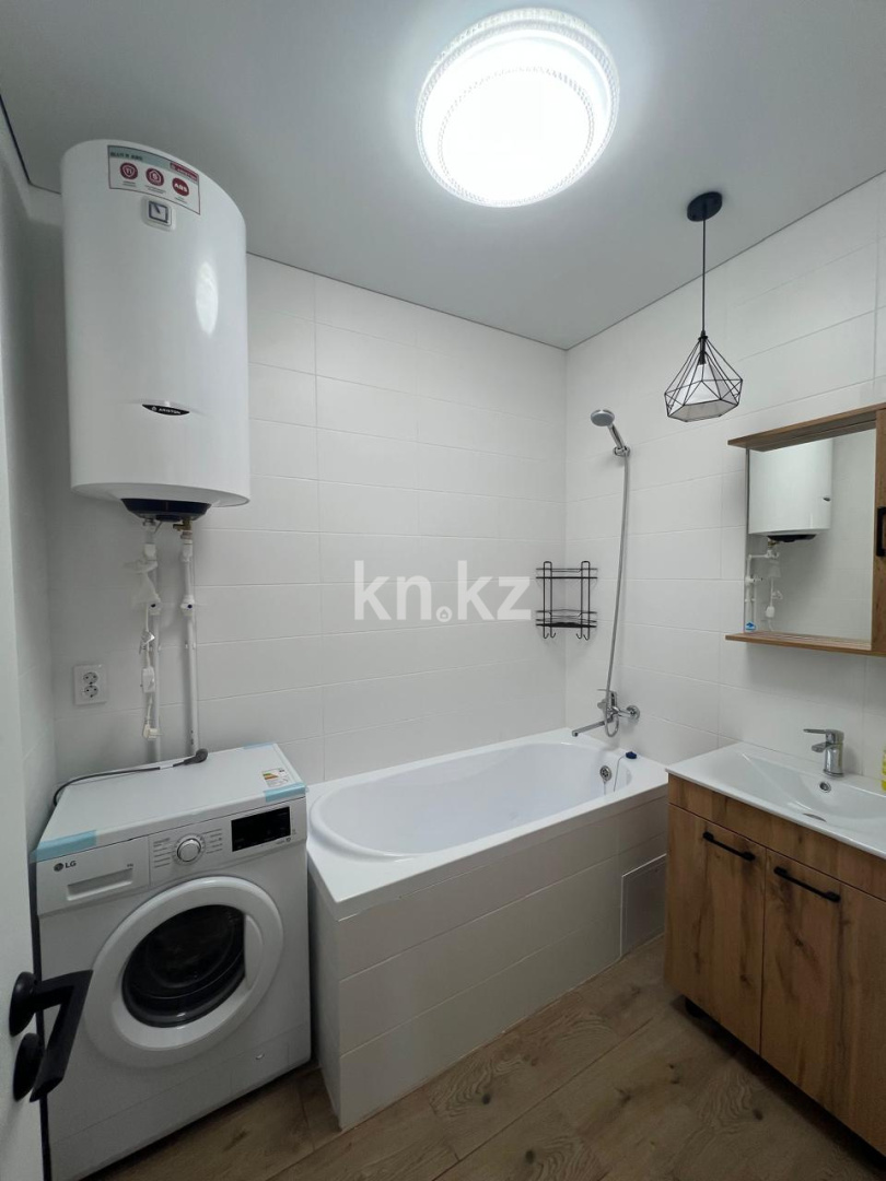 Продажа 2-комнатной квартиры, 43 м², ул. Муканова, дом  78/2 в Караганде - фото 9