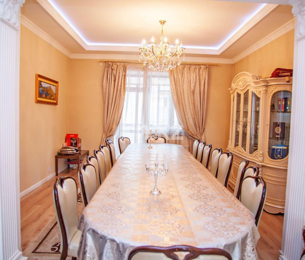 Аренда 7-комнатного дома, 250 м², пр. Жумабаева, дом  7 в Астане