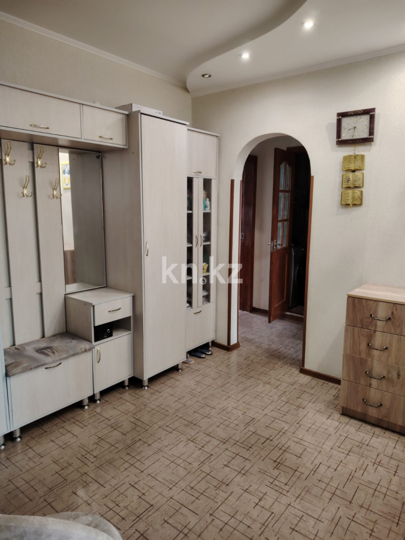 Продажа 3-комнатной квартиры, 64 м², мкр-н Гульдер-1, дом  1 в Караганде - фото 2