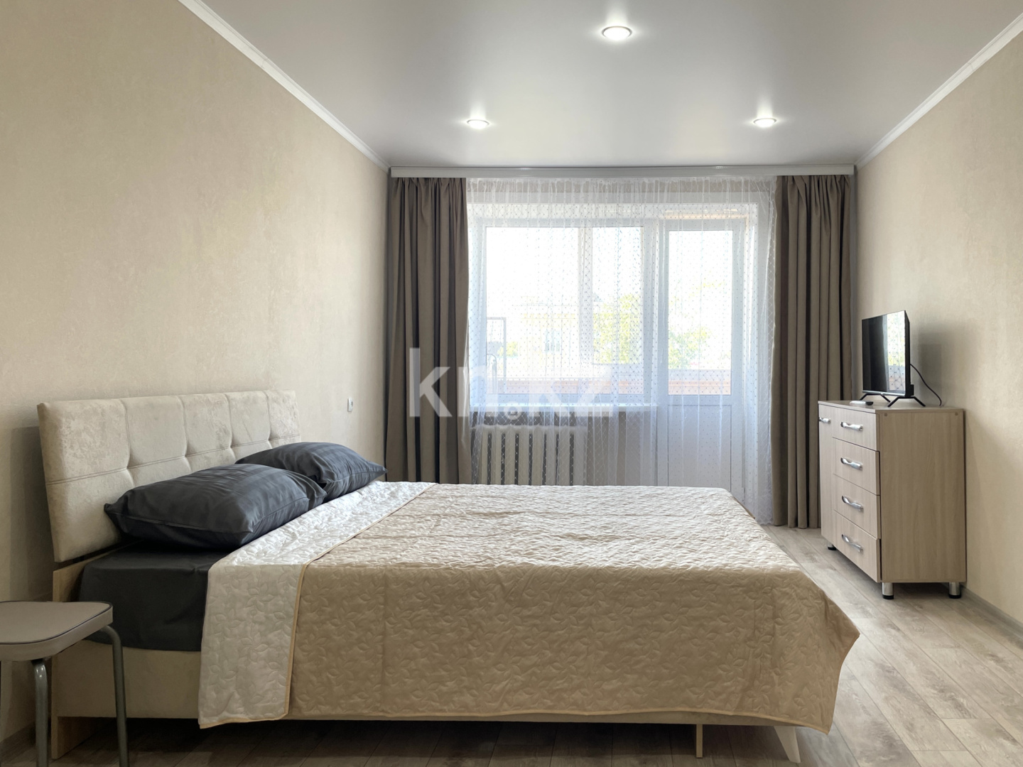 Аренда 1-комнатной квартиры посуточно, 1 м², ул. Жамбыла Жабаева, дом  170 в Петропавловске - фото 3