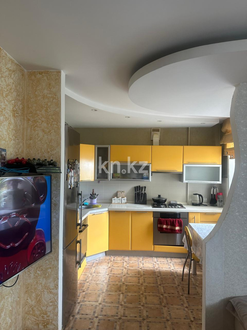 Продажа 4-комнатной квартиры, 76 м², пр. Республики, дом  18 в Караганде - фото 2