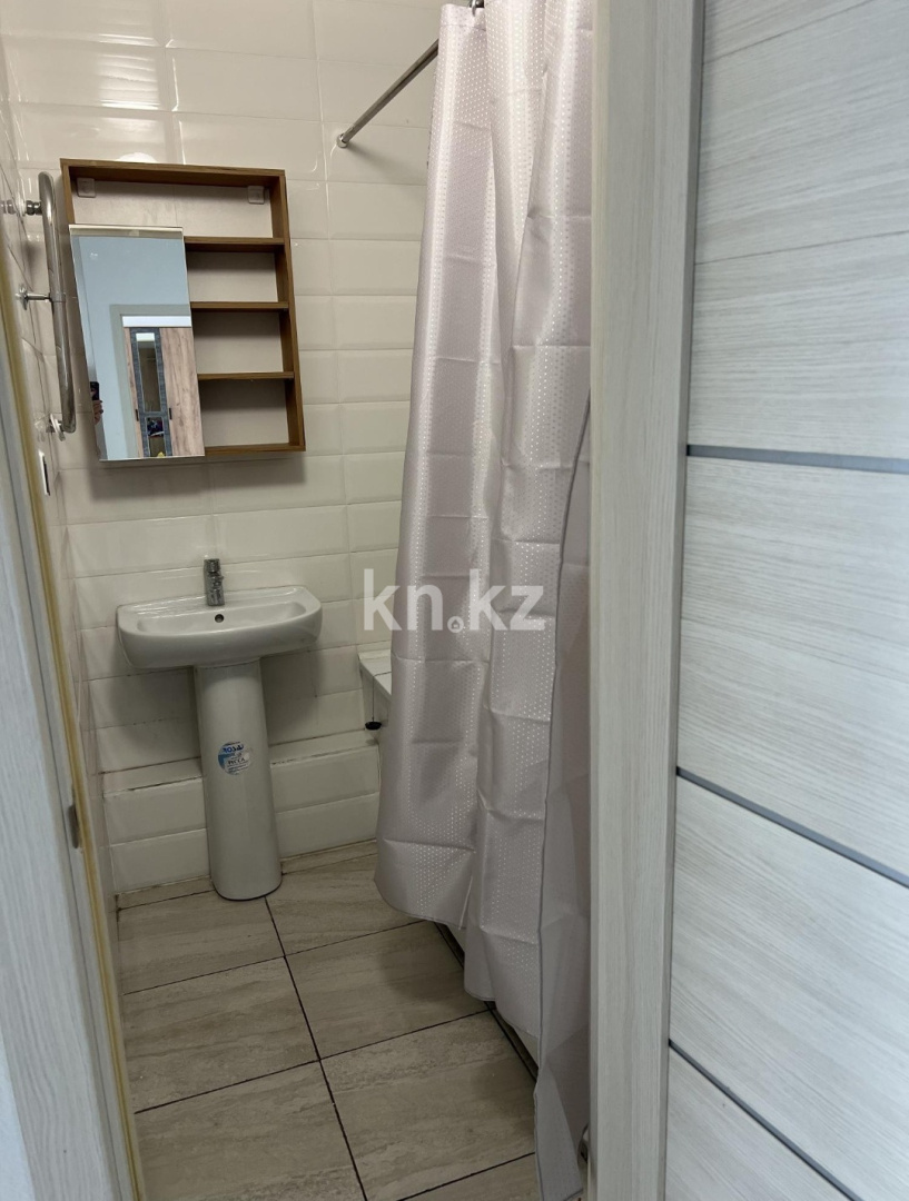 Аренда 1-комнатной квартиры, 35 м², мкр-н Алмагуль, дом  27 - ул. Жарокова в Алматы - фото 3