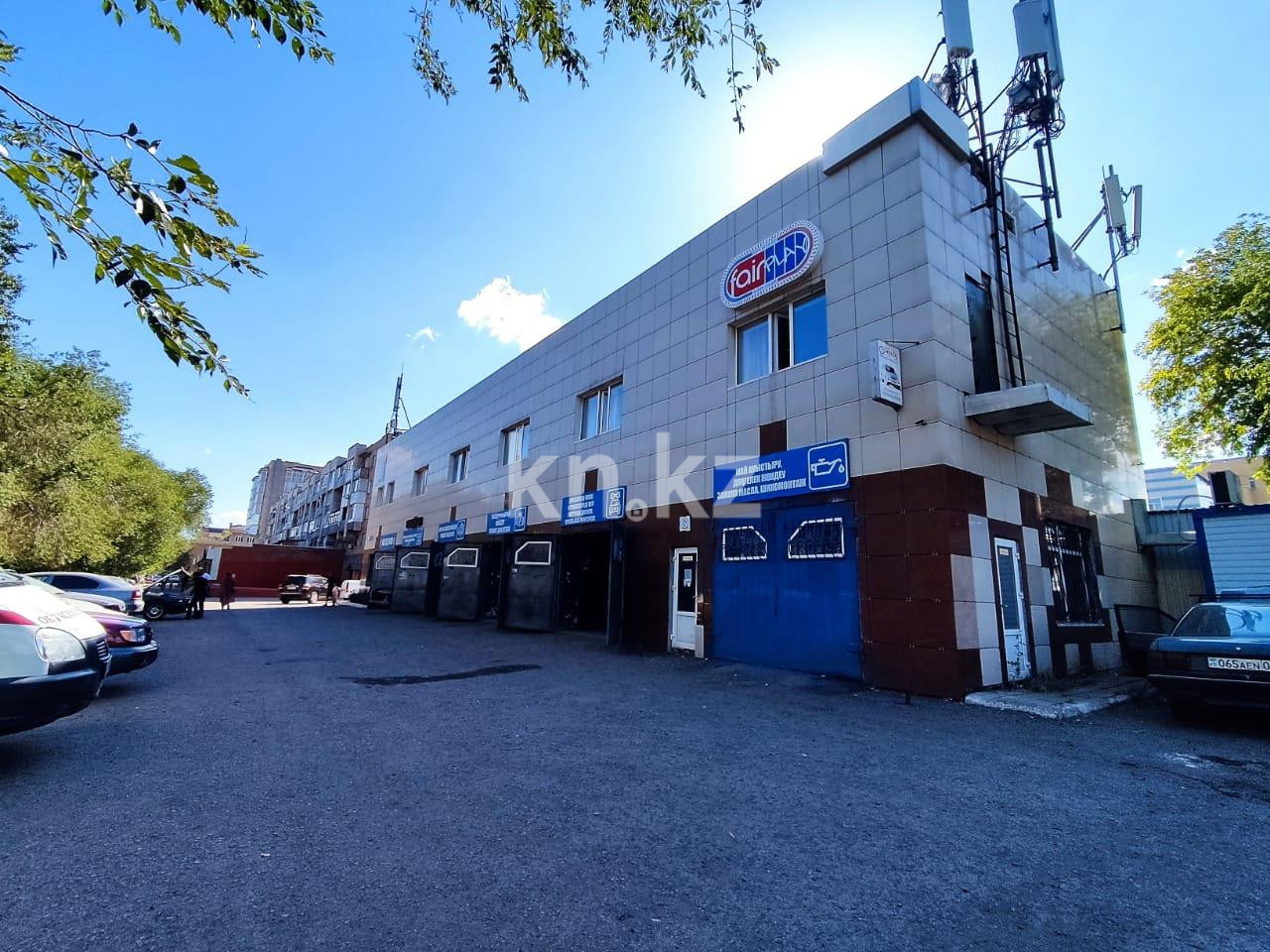 Продажа , 726.9 м², ул. Аманжолова в Караганде