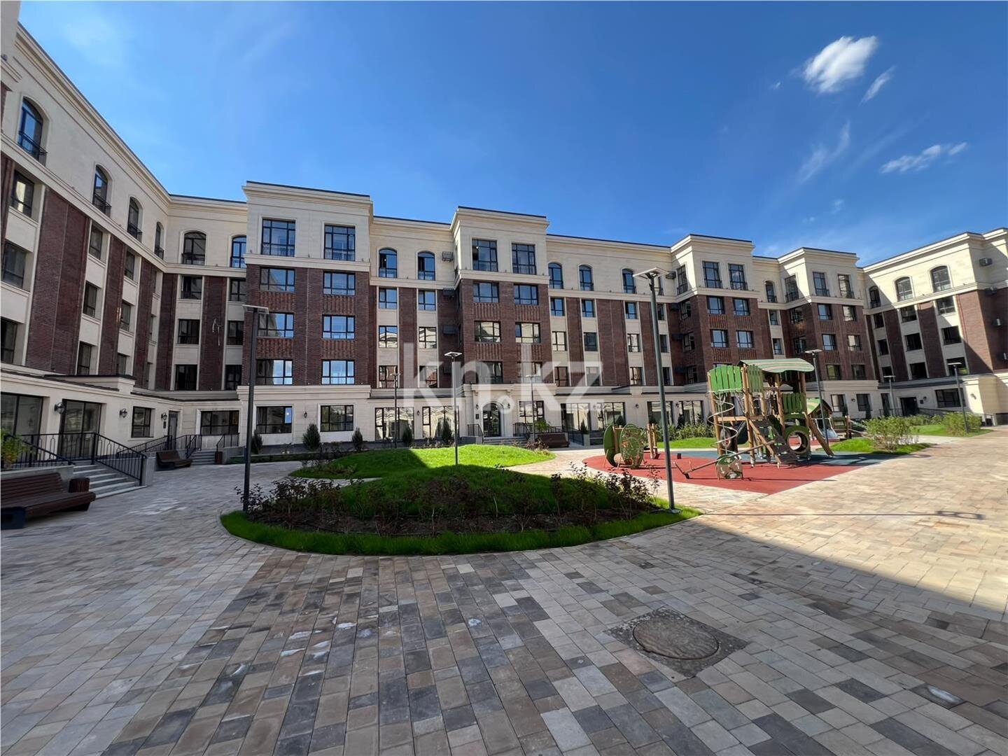 Продажа 2-комнатной квартиры, 61 м² в Караганде