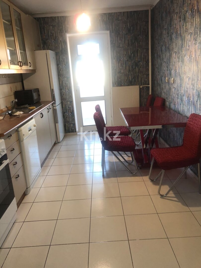 Аренда 3-комнатной квартиры, 90 м² в Астане
