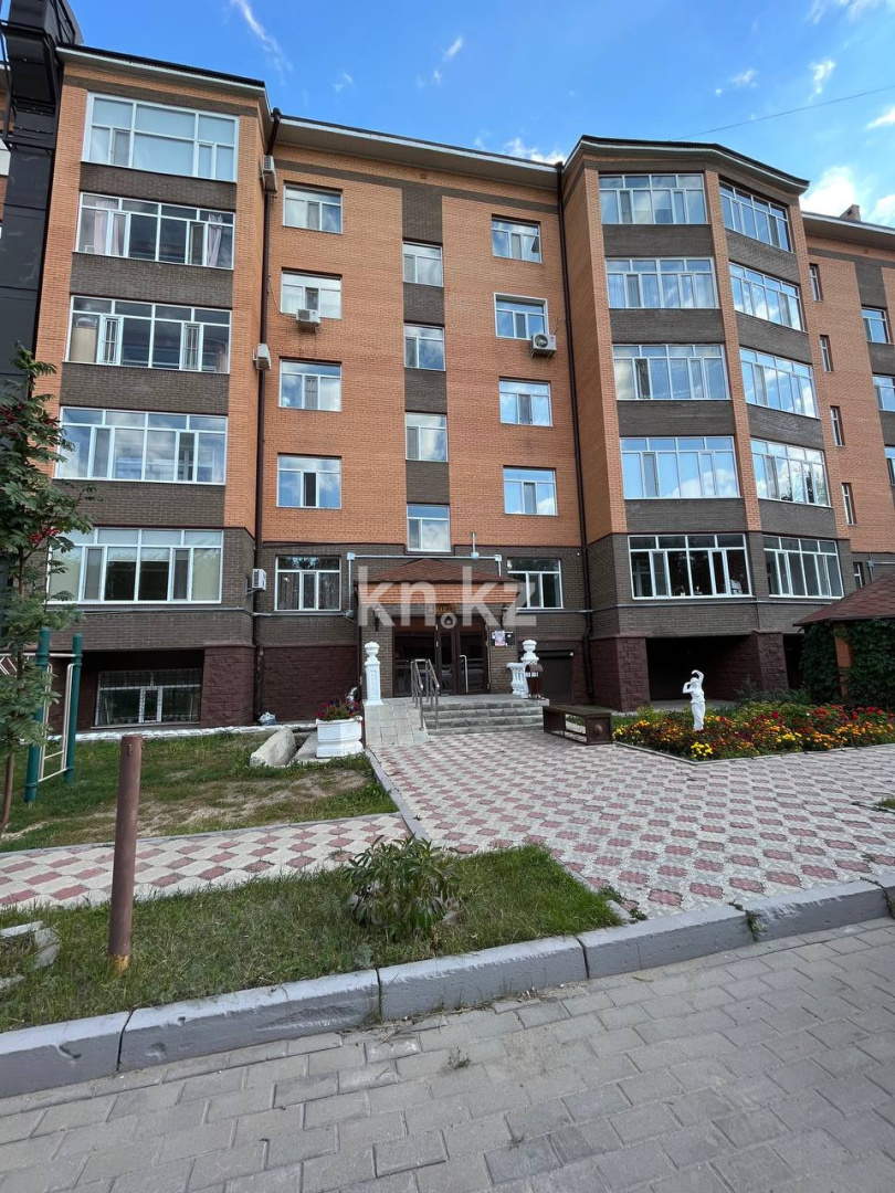 Продажа 4-комнатной квартиры, 136 м², ул. Аманжолова, дом  65/4 в Караганде - фото 20