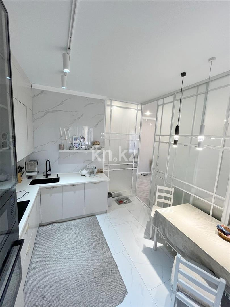 Продажа 3-комнатной квартиры, 86 м², ул. Муканова в Караганде - фото 4