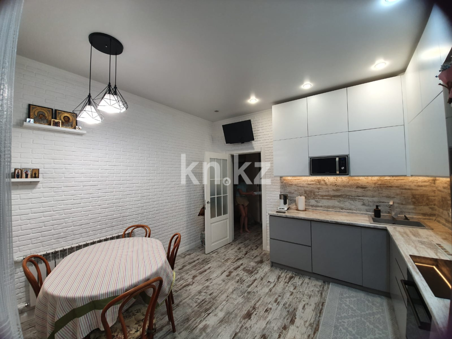 Продажа 3-комнатной квартиры, 90 м², пр. Сейфуллина, дом  10 в Караганде