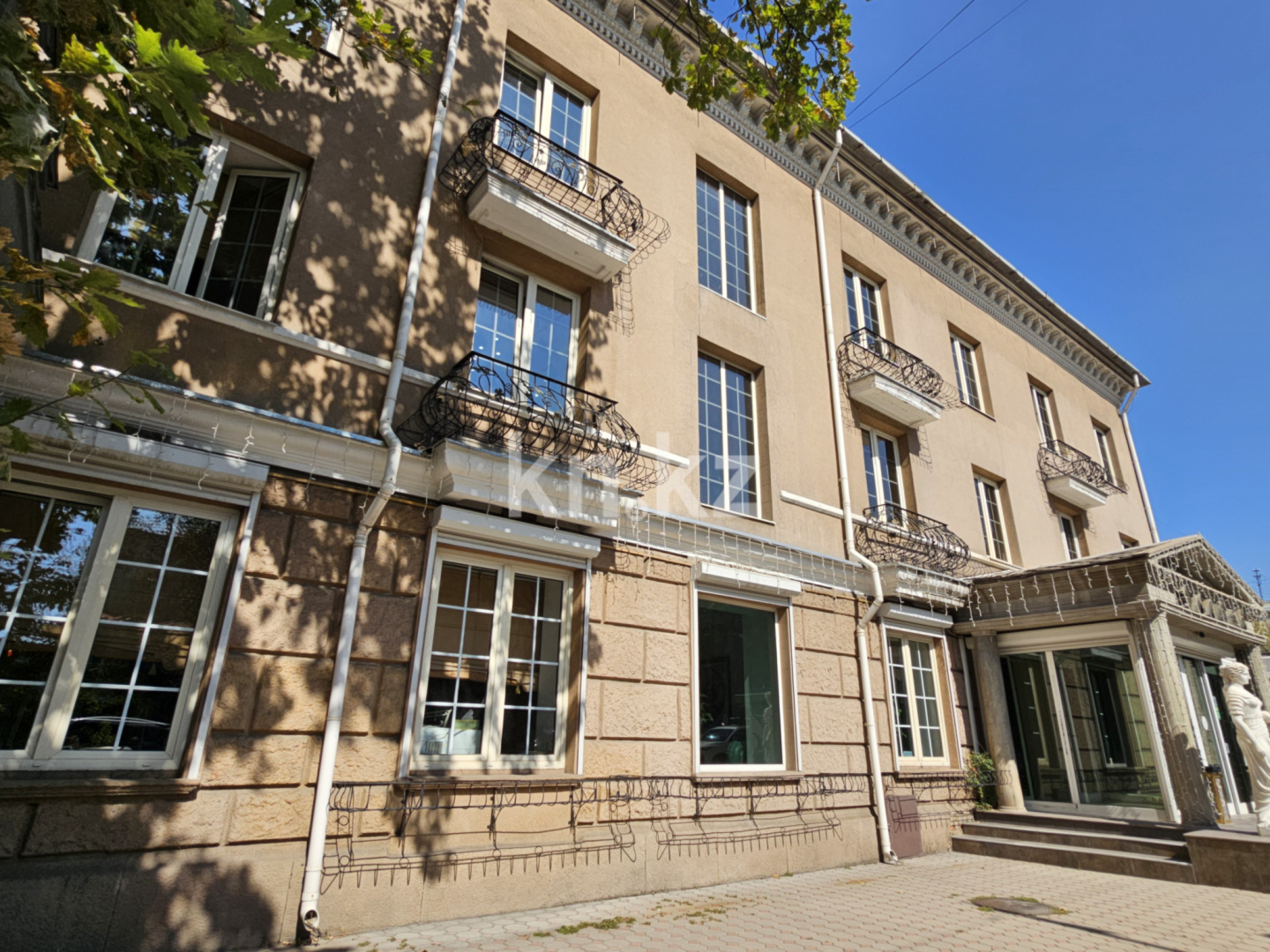 Продажа 3-комнатной квартиры, 80.7 м², ул. Желтоксан в Алматы - фото 32