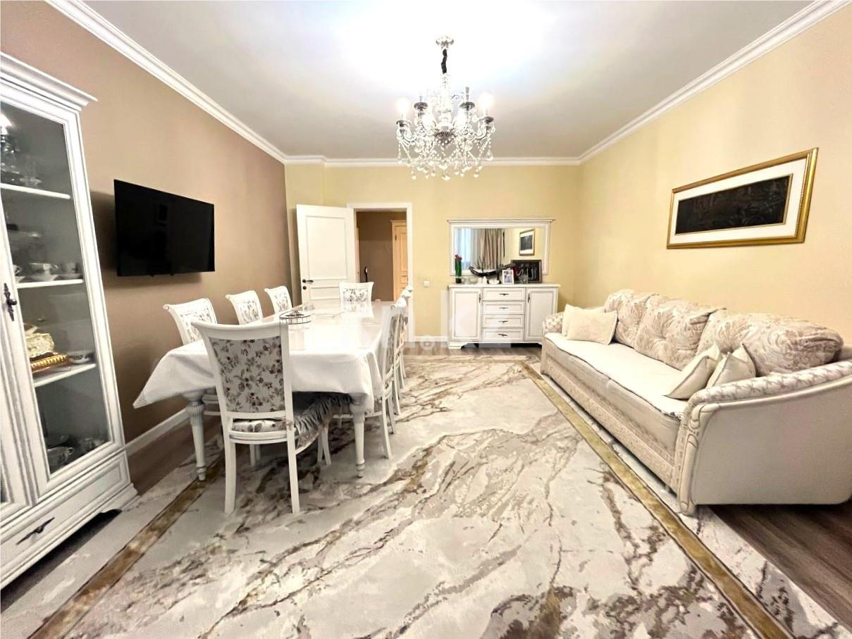 Продажа 4-комнатной квартиры, 136 м², пр. Шахтеров в Караганде - фото 3