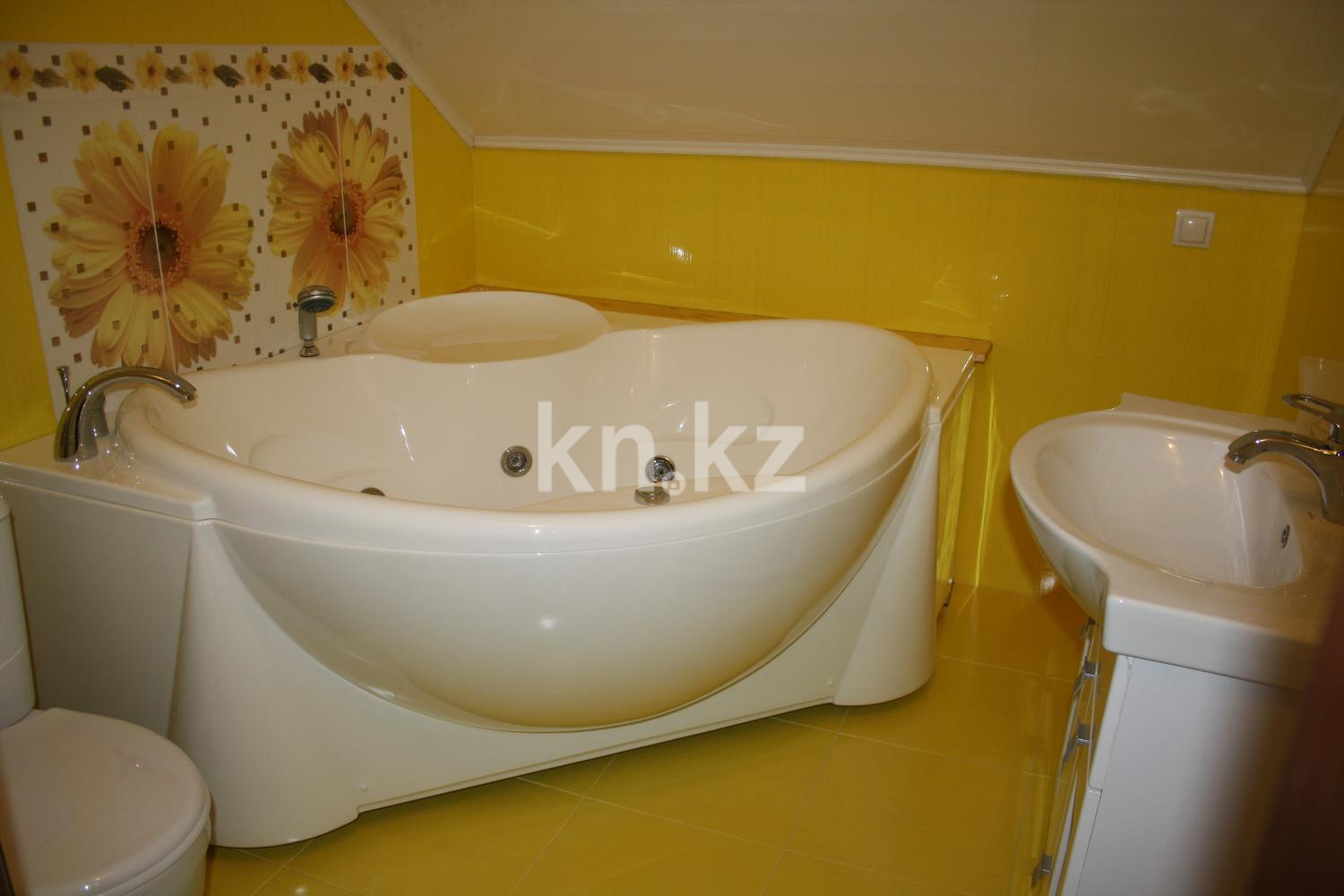 Аренда 3-комнатной квартиры посуточно, 75 м², ул. Победы, дом  105 в Уральске - фото 3