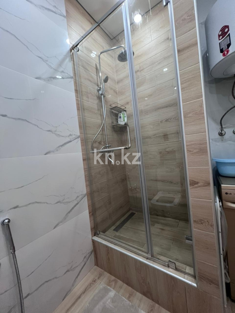 Аренда 1-комнатной квартиры посуточно, 40 м², пр. Шахтеров, дом  52б в Караганде - фото 14