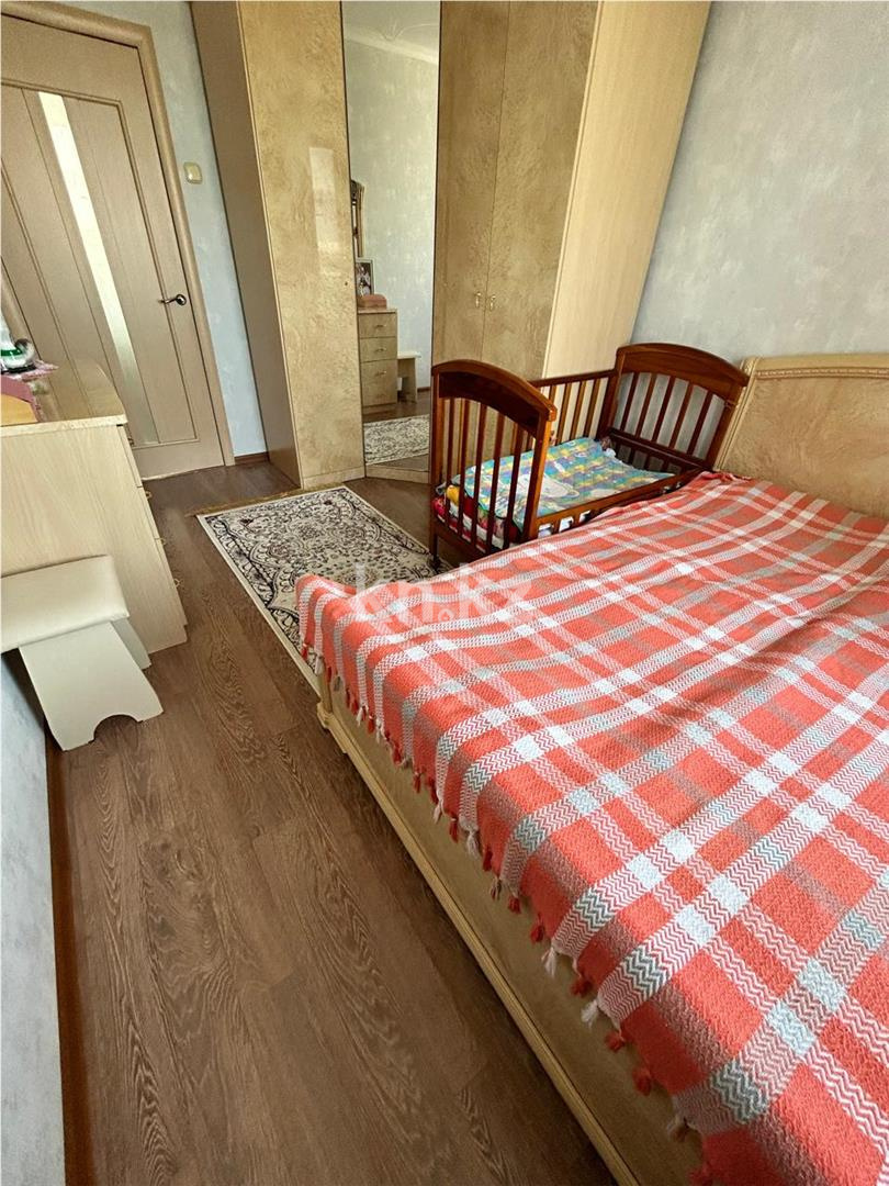 Продажа 3-комнатной квартиры, 65 м², пр. Строителей в Караганде - фото 3