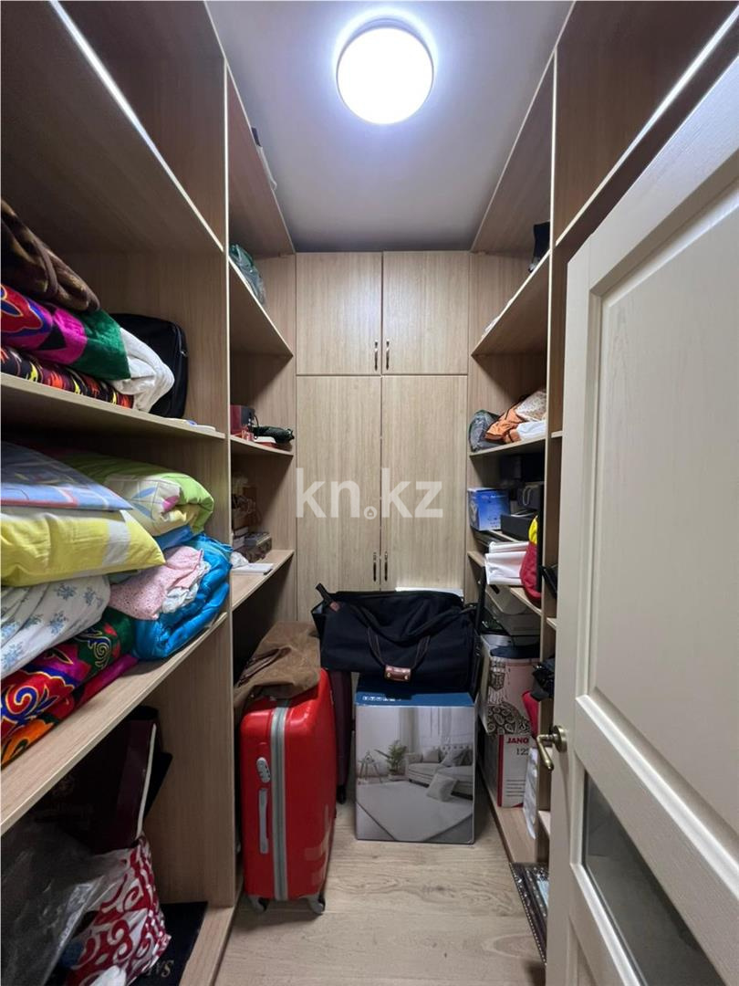 Продажа 4-комнатной квартиры, 188 м², ул. Аманжолова в Караганде - фото 15