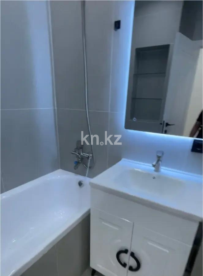 Продажа 3-комнатной квартиры, 43 м², ул. Толе би, дом  285/8 в Алматы - фото 4