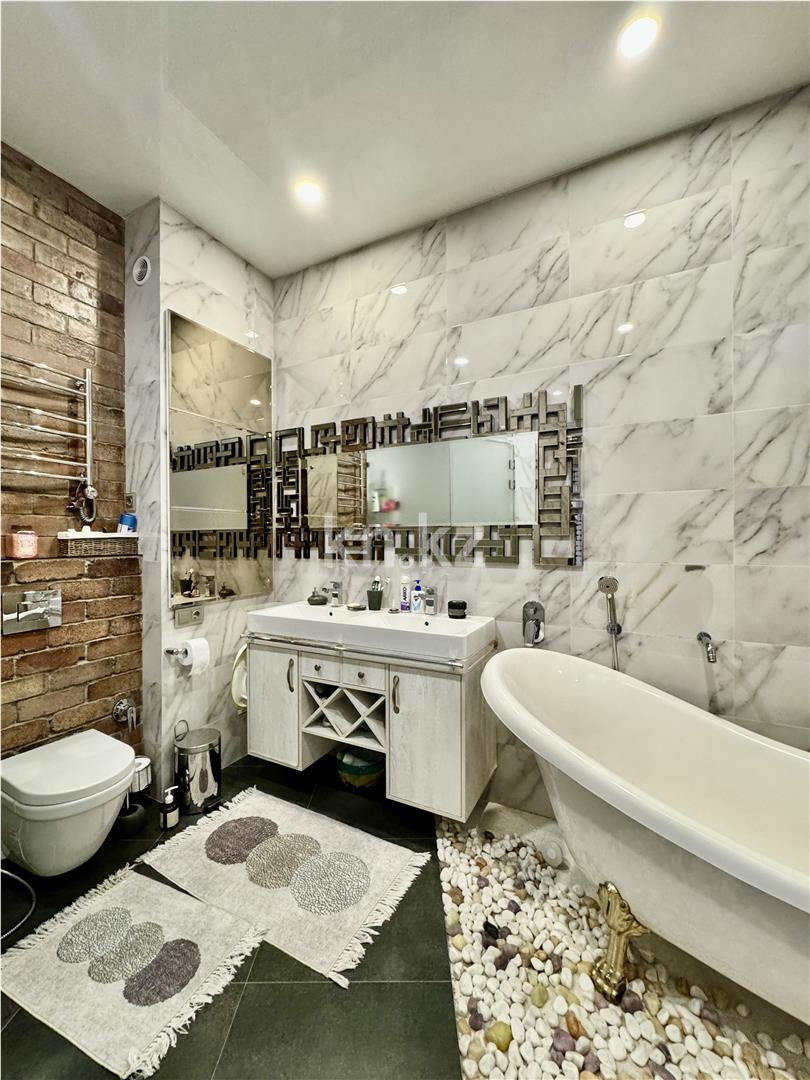 Продажа 3-комнатной квартиры, 160 м², ул. Аманжолова, дом  41 в Караганде - фото 27