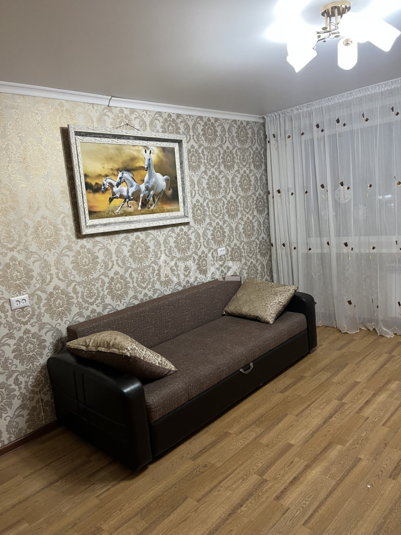 Аренда 4-комнатной квартиры, 74 м², пр. Республики, дом  18 в Караганде