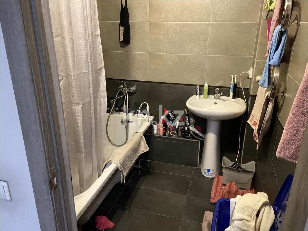 Продажа 2-комнатной квартиры, 62 м², мкр-н Кокжиек, дом  27 в Алматы - фото 3