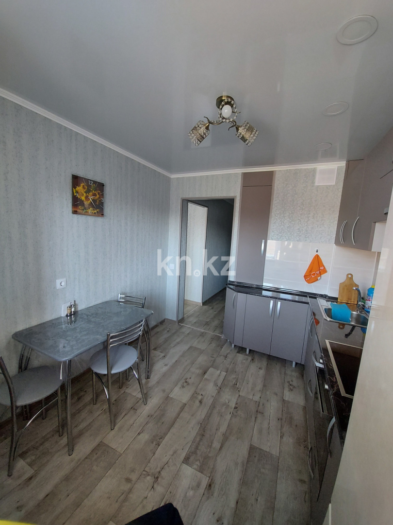 Аренда 2-комнатной квартиры посуточно, 60 м², ул. Набережная Славского, дом  14 в Усть-Каменогорске - фото 6