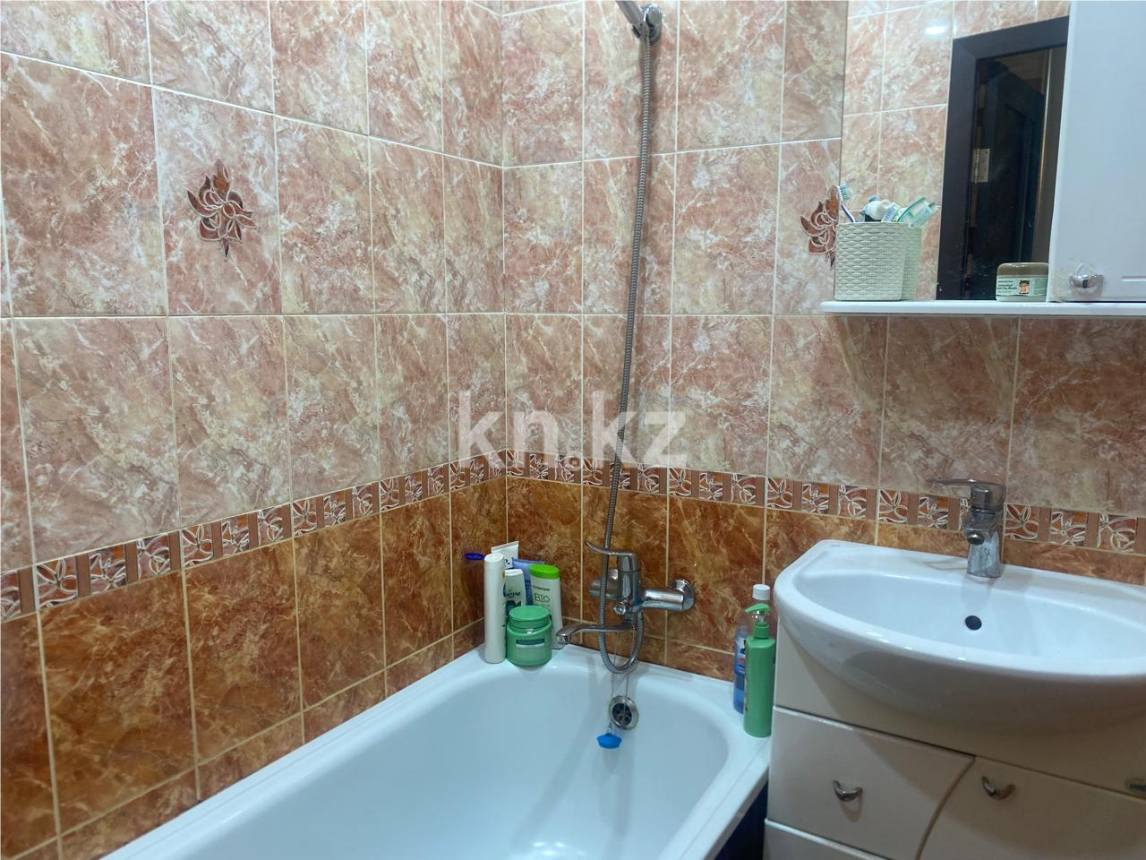 Продажа 3-комнатной квартиры, 62 м², 17-й мкр., дом  55 в Караганде - фото 11