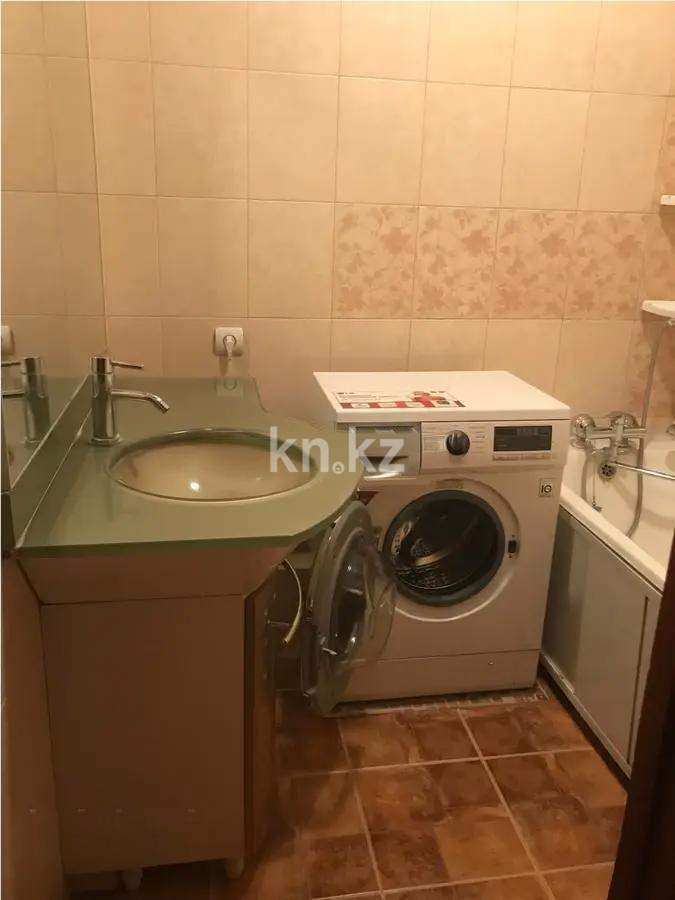 Продажа 3-комнатной квартиры, 68 м², мкр-н Аксай-4, дом  82 в Алматы - фото 4