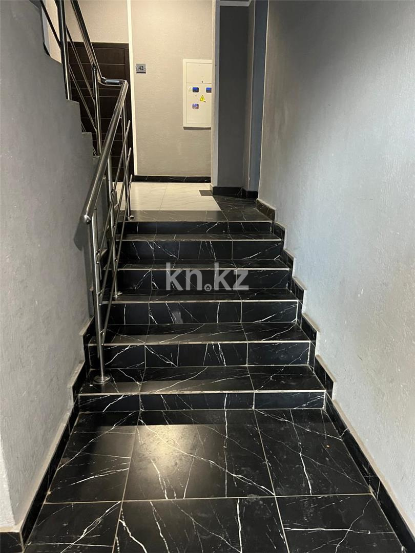 Продажа 3-комнатной квартиры, 95 м², ул. Муканова, дом  1/9 в Караганде - фото 3