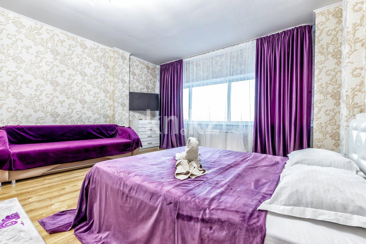 Аренда 1-комнатной квартиры посуточно, 50 м², ул. Достык, дом  5 - ул. Сауран в Астане