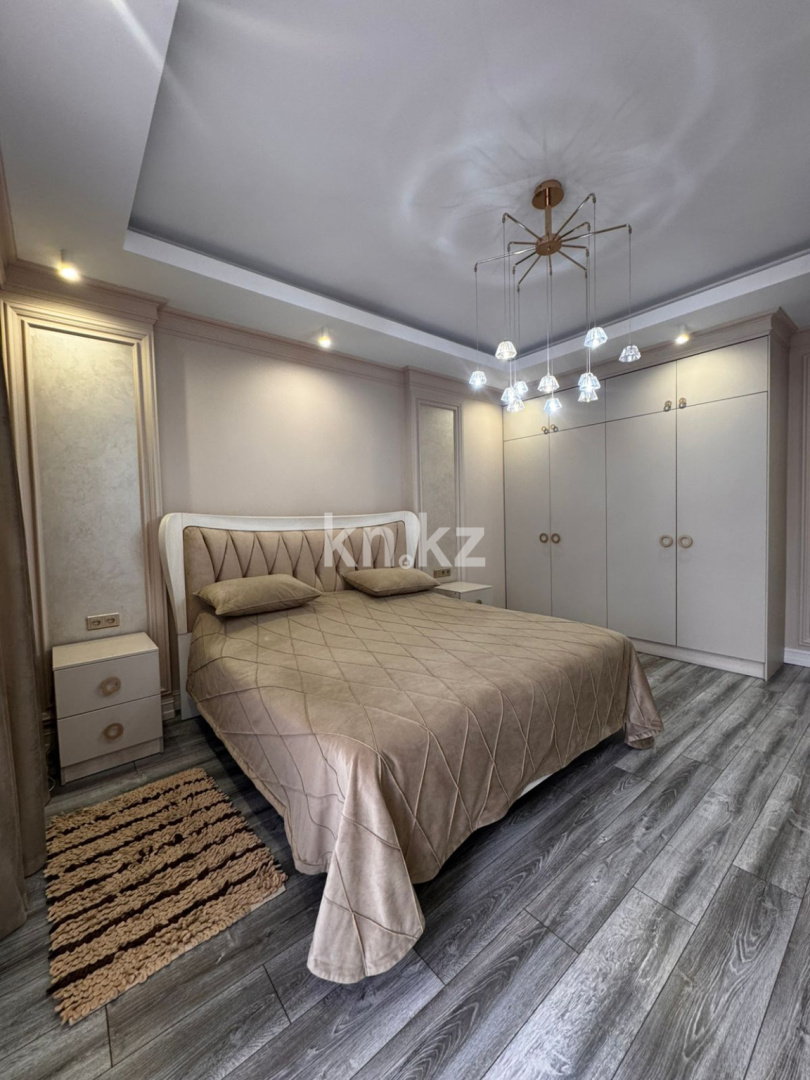 Продажа 4-комнатной квартиры, 107.6 м², пр. Шахтеров, дом  52Б в Караганде