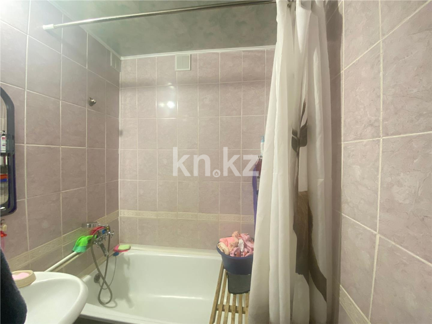 Продажа 3-комнатной квартиры, 63 м², ул. Муканова, дом  18 в Караганде - фото 10