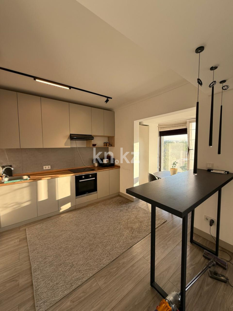 Аренда 2-комнатной квартиры, 80 м², мкр-н Коктем-3, дом  24 - бул. Бухар Жырау в Алматы - фото 6