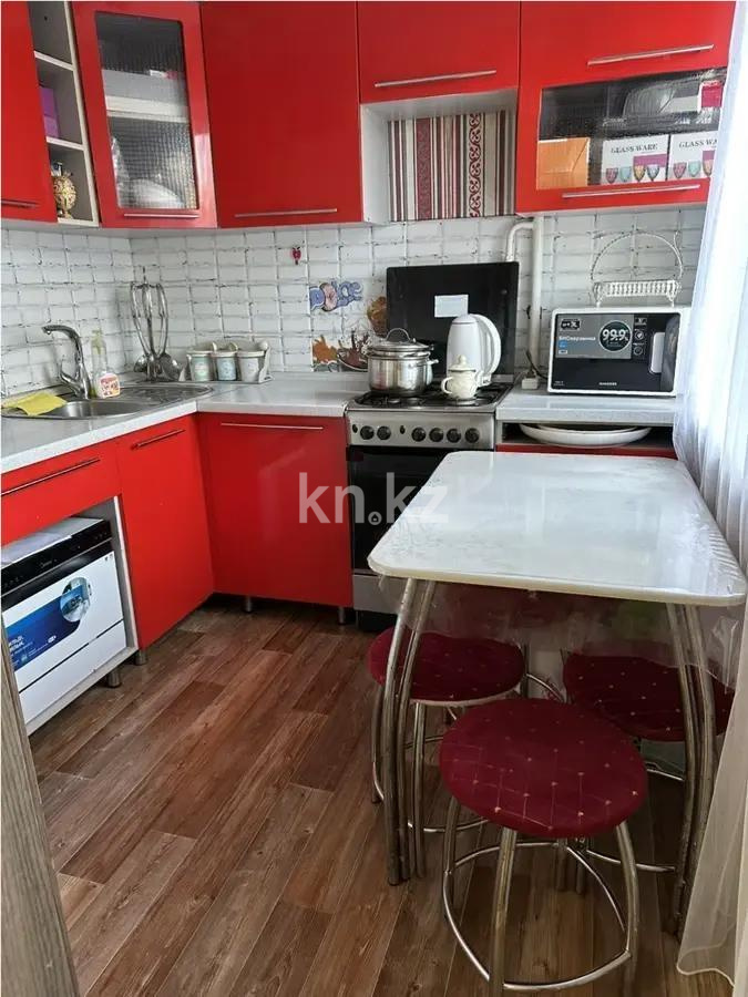 Продажа 3-комнатной квартиры, 63 м², пр. Строителей, дом  23 в Караганде - фото 4